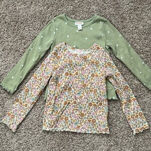 Gently worn size 5T girls cat and jack -2 Pack- shirts!